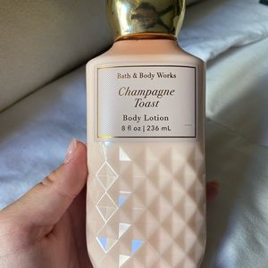 Bath and Body Works Champagne Toast scented lotion🤍